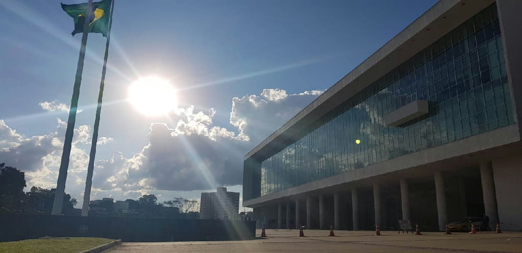 Candidatos ao governo do Paraná intensificam agenda de campanha e buscam apoio industrial
