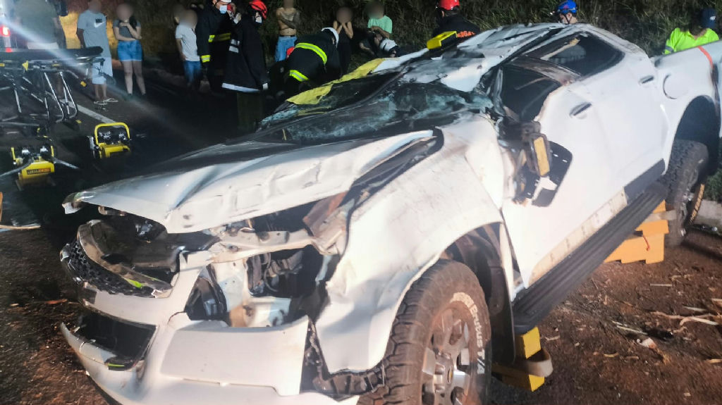 Tragédia na Br-376: adolescente morre e jovem fica ferido após capotamento e colisão