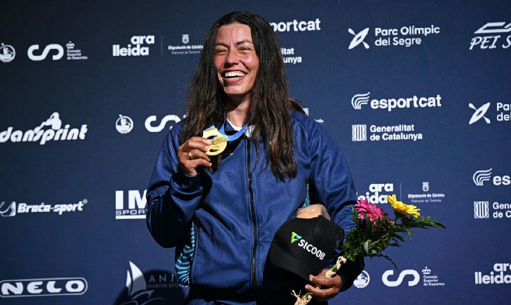 Brilho brasileiro, Ana Sátila fatura ouro na Copa do Mundo de canoagem slalom