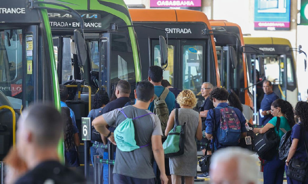 Escala 6x1 prejudica saúde mental de 67% dos brasileiros, aponta levantamento