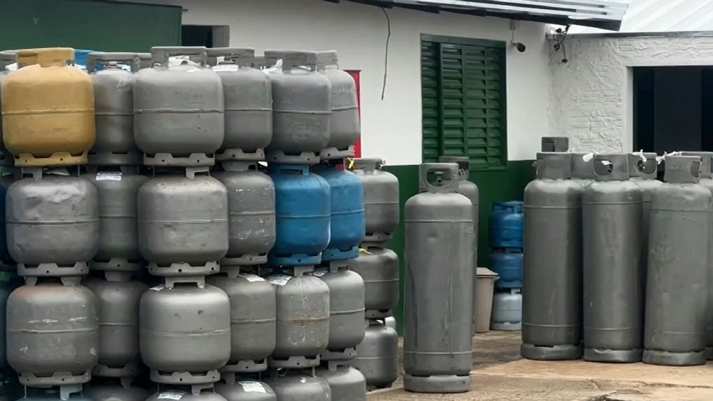 Gás de cozinha fica mais caro no Paraná com reajuste de até nove reais por botijão