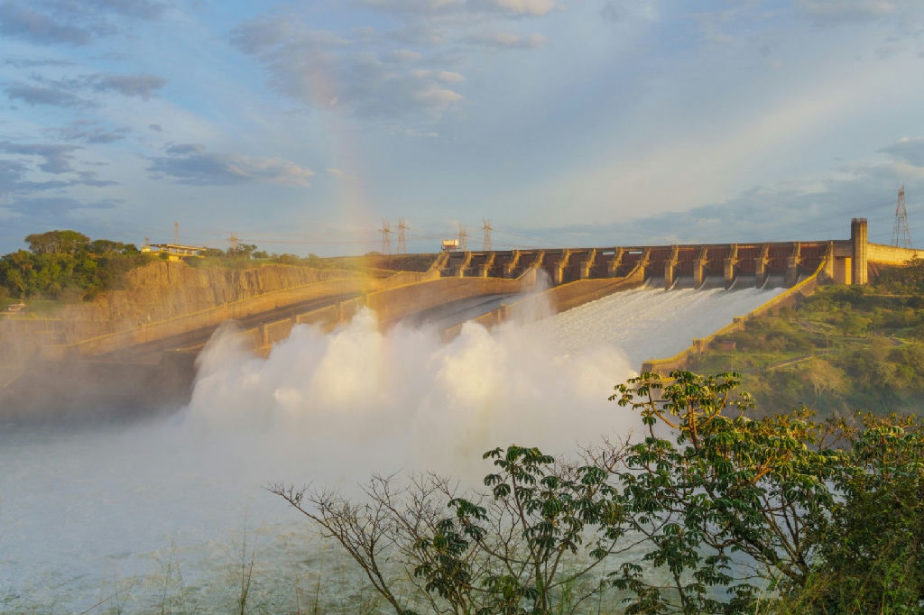 Itaipu aciona vertedouro pela terceira vez em 2026 para gerir nível do reservatório após temporais