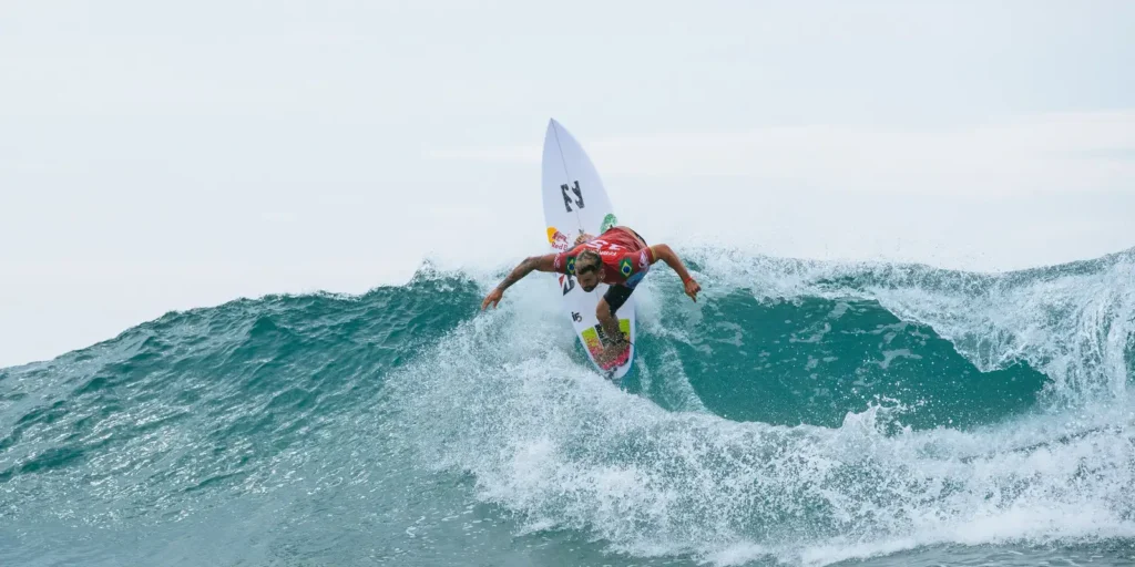 Liga Mundial de Surfe remove etapa de Abu Dhabi do calendário de 2026 por questões logísticas