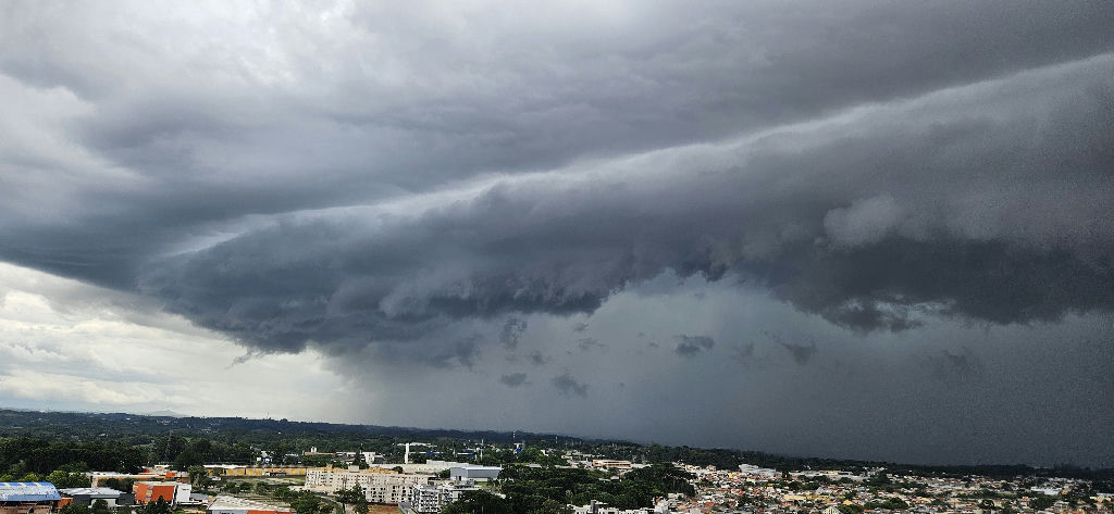 Paraná sob alerta de tempestades: ventos de 85 km/h e chuva acima da média se aproximam