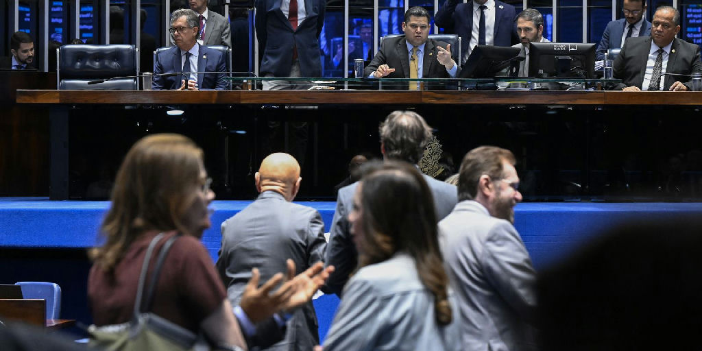 Senado Federal promete votar fim da escala 6x1 e redução da jornada após eleições