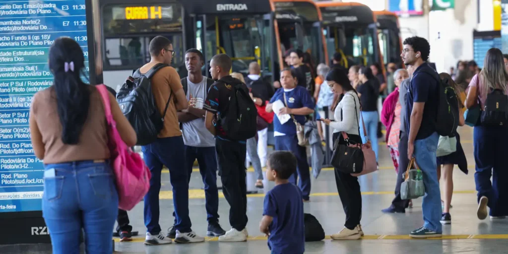 Setor de serviços mantém estabilidade em julho com alta acumulada de 2,4%