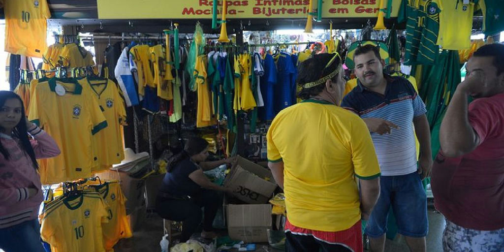Vendas no comércio recuam 0,8% em julho após euforia da Copa do Mundo