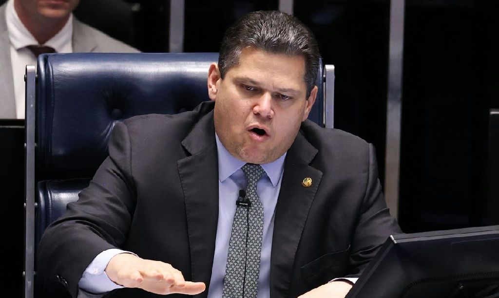 Alcolumbre promulga fim da escala 6x1 e garante nova jornada de trabalho nesta sexta-feira