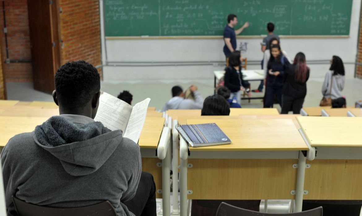 Estudantes iniciantes devem responder ao questionário do Enade 2026 até 18 de dezembro