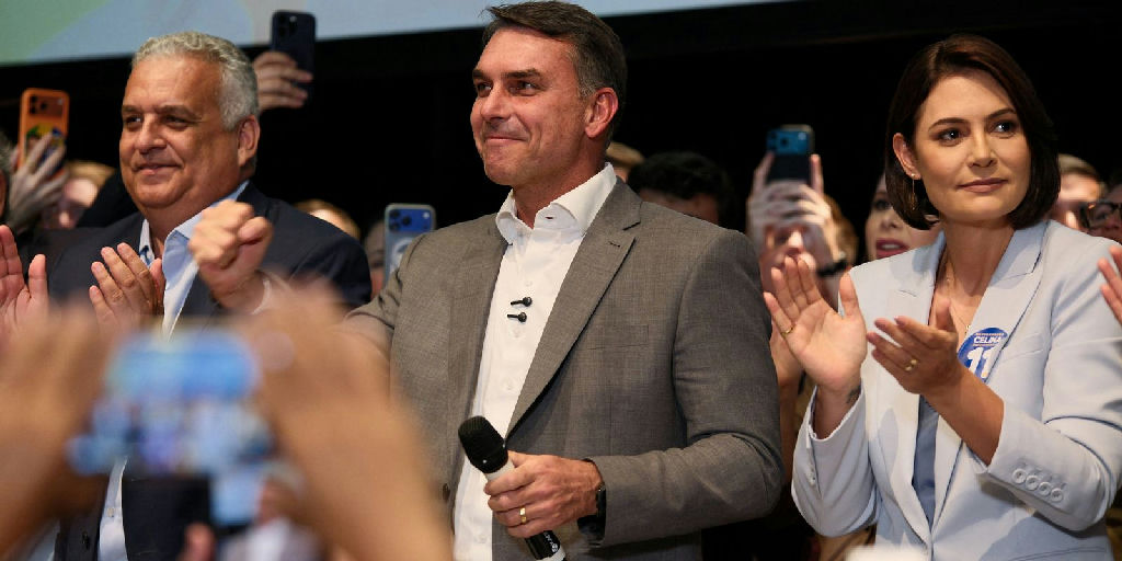 Flávio Bolsonaro consolida apoios partidários e defende reformas na Constituição e fim da reeleição