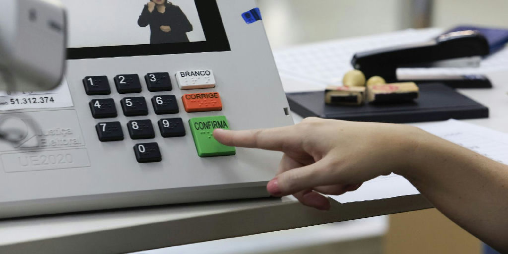Quem não votou no 1º turno pode ir às urnas no 2º, mas justifique para não ser multado