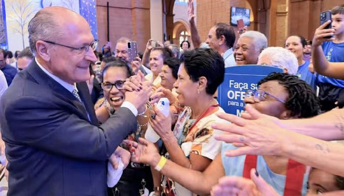 Alckmin cobra imparcialidade do TSE durante visita a Aparecida