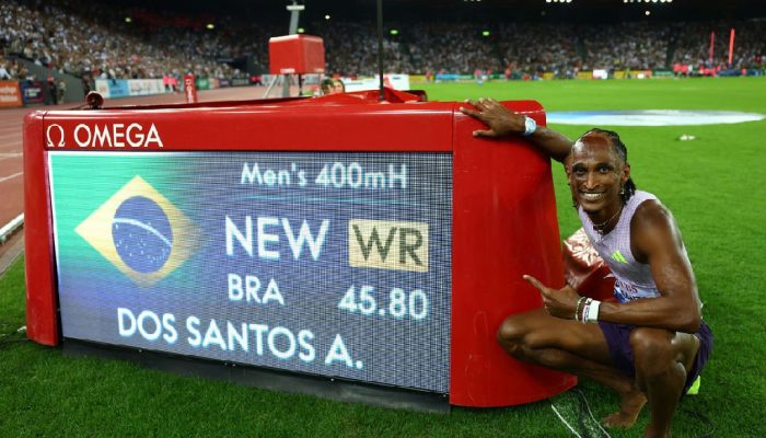 Alison dos Santos faz história com novo recorde mundial nos 400m com barreiras na Diamond League
