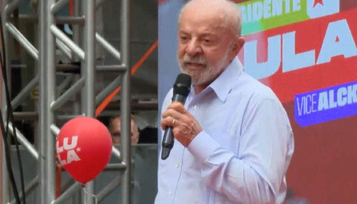Ato de campanha em Curitiba: Lula foca em educação e revisita período de prisão na capital paranaense