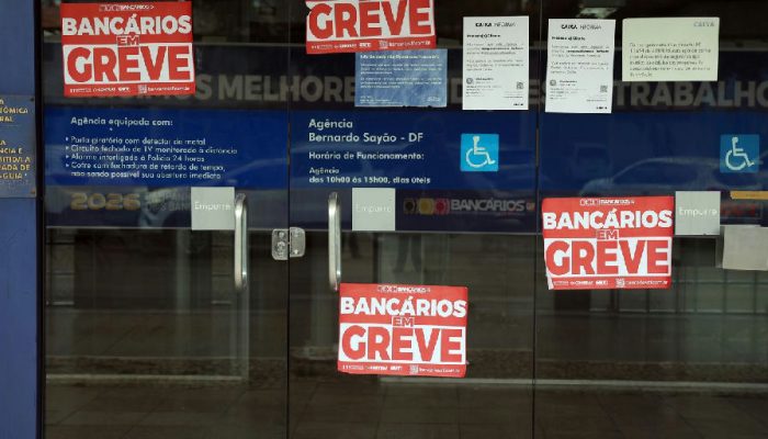 Bancários da Caixa mantêm greve nacional após rejeitar proposta focada em Saúde Caixa