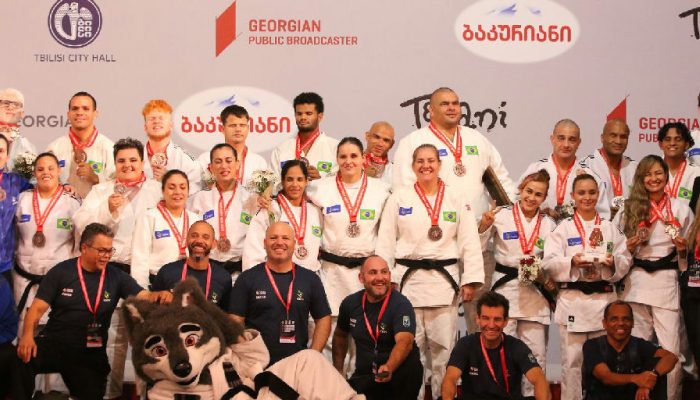 Brasil brilha com bronzes em mundiais paralímpicos de judô e triatlo