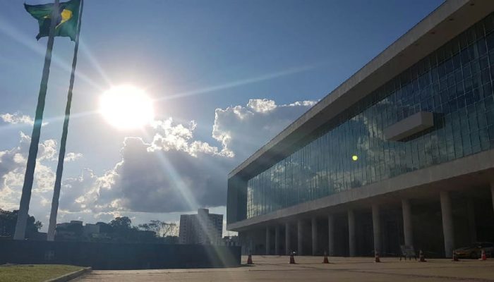 Candidatos ao governo do Paraná intensificam agenda de campanha e buscam apoio industrial