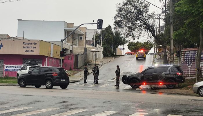 Crianças são feitas reféns por homem armado com faca em CMEI de Curitiba
