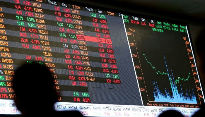Dólar cai para R$ 5 e Ibovespa dispara após primeiro turno das eleições