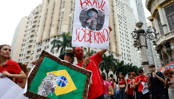 Estudantes ocupam ruas do Rio de Janeiro em ato pró-Lula na reta final das eleições