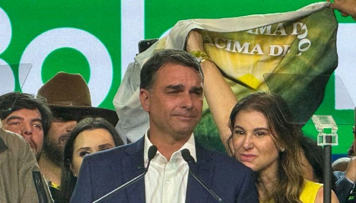 Flávio Bolsonaro usou jato ligado a ex-banqueiro investigado em viagem de 2025, revela revista