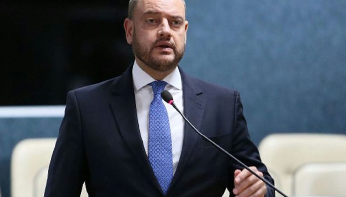 Governo do Rio corta 6,1 mil cargos comissionados para economizar R$ 221 milhões