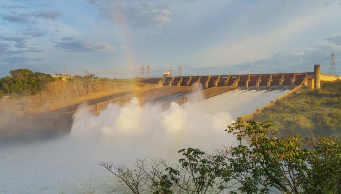 Itaipu aciona vertedouro pela terceira vez em 2026 para gerir nível do reservatório após temporais