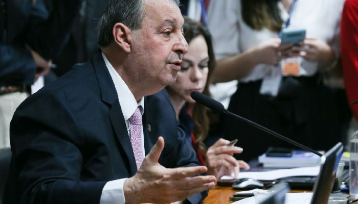 Omar Aziz apoia PEC que extingue escala 6x1 e define novos rumos para jornada no Senado