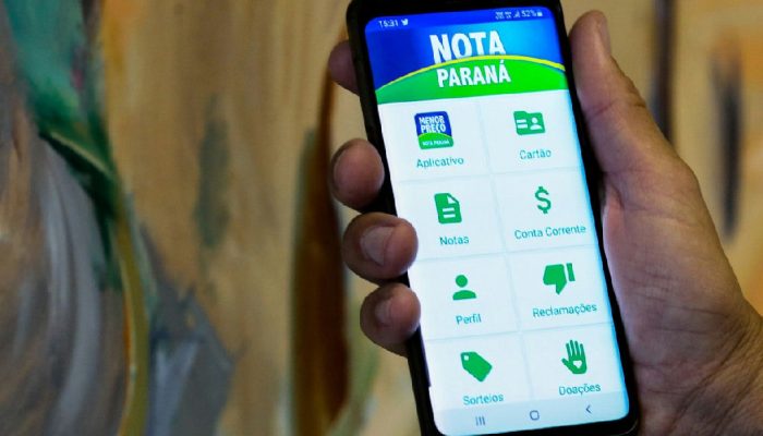 Professor de Ponta Grossa celebra prêmio de R$ 100 mil no sorteio do Nota Paraná