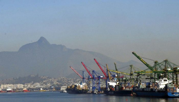 Projeção de superávit comercial para 2026 é ajustada para US$ 84,4 bilhões