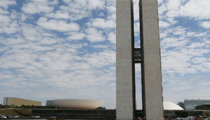 Senado define data para votação da PEC que propõe o fim da escala 6x1