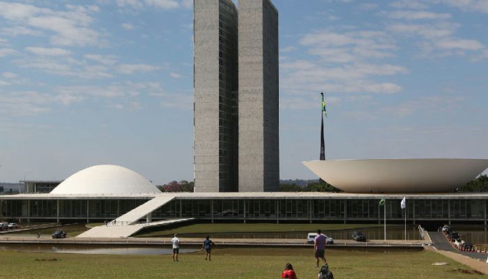 Senado planeja votação em dois turnos da PEC que extingue escala 6x1 nesta quarta-feira