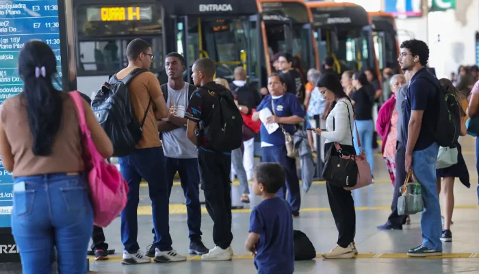 Setor de serviços mantém estabilidade em julho com alta acumulada de 2,4%