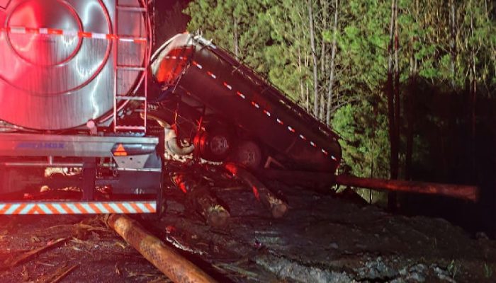 Tragédia na Pr-151: caminhoneiro morre em colisão que envolveu três veículos no Paraná