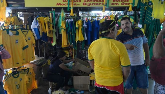 Vendas no comércio recuam 0,8% em julho após euforia da Copa do Mundo