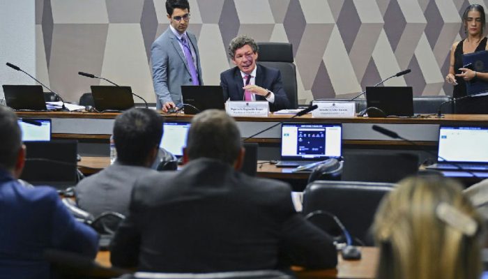 Votação da MP que revisa a taxa das blusinhas é adiada no Congresso